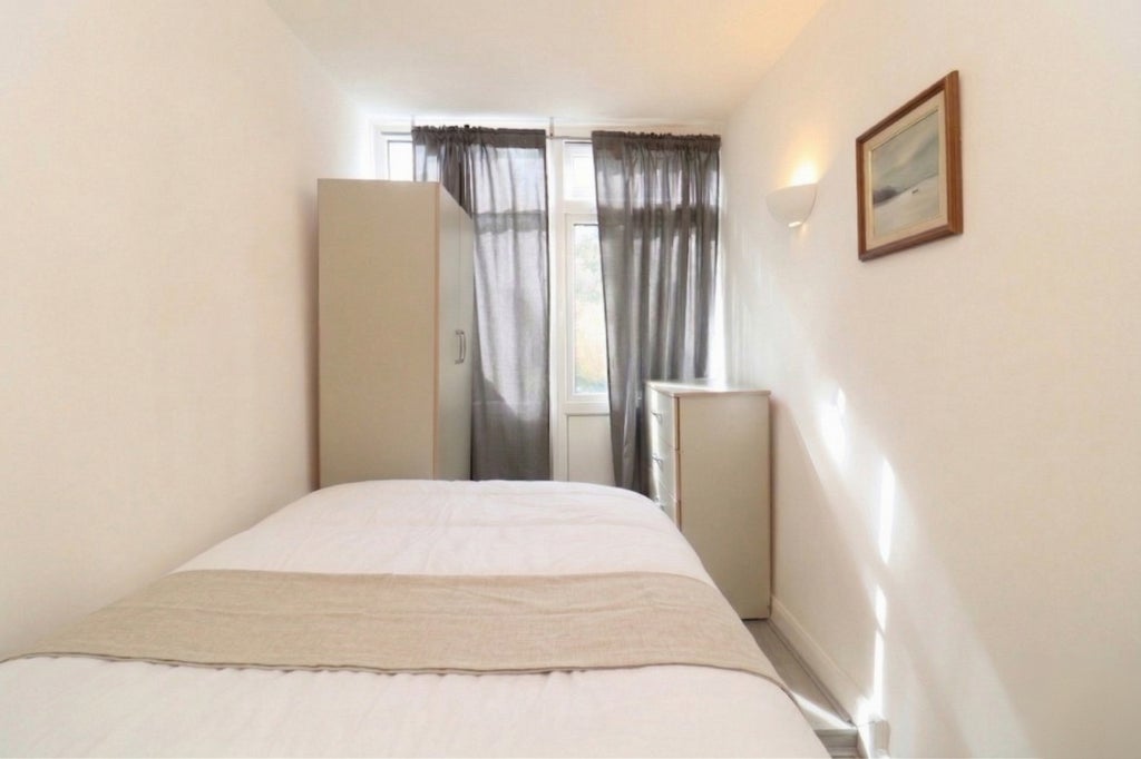 Room Globe Road in Greater London