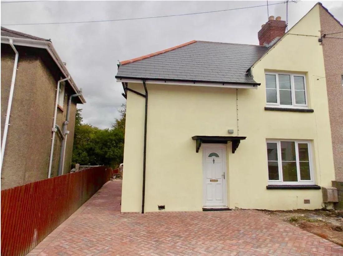 House Duffryn Crescent in Bryncae