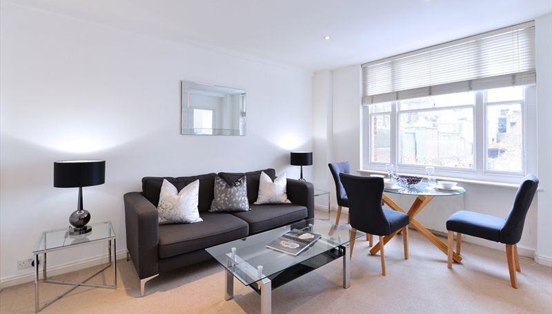 Flat Hill Street in City of Westminster