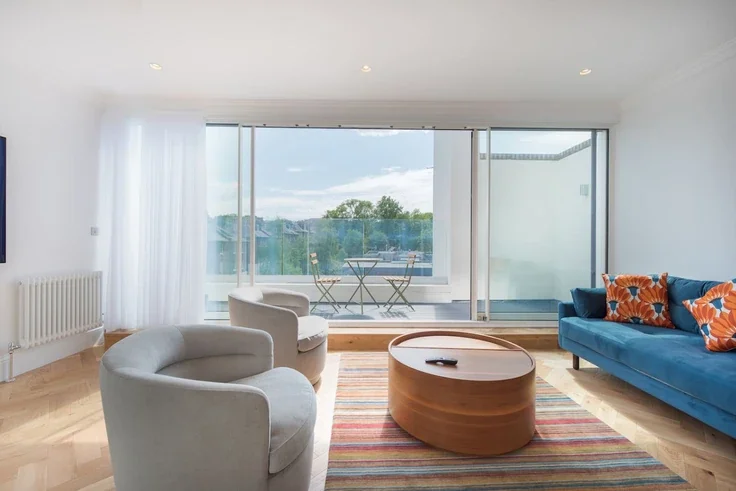 Flat Rosslyn Hill in Greater London
