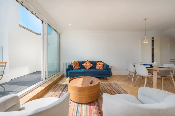 Flat Rosslyn Hill in Greater London