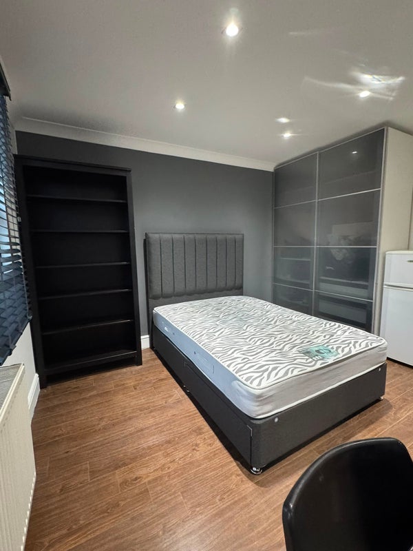Room Disraeli Road in Greater London