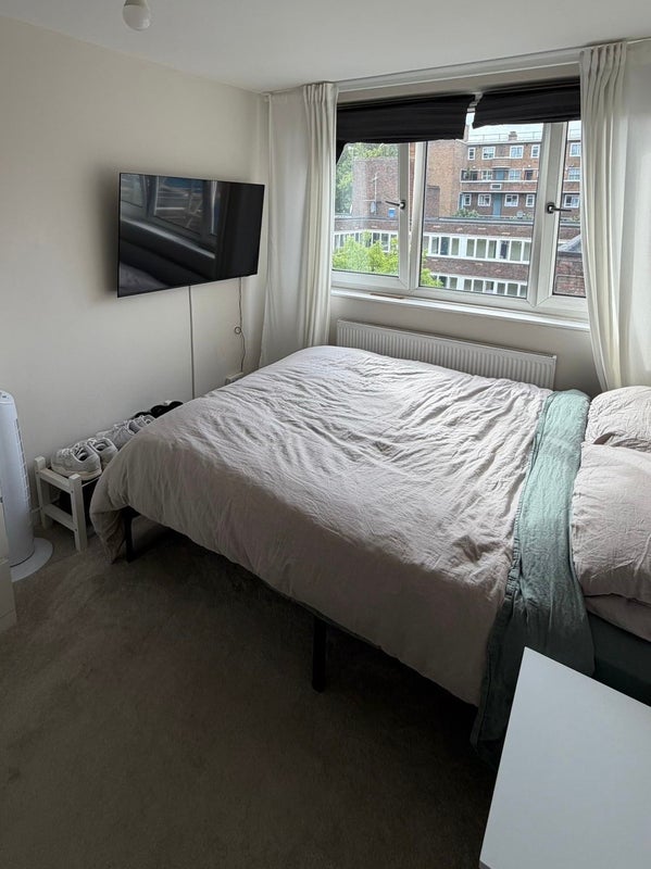 Room Rawreth Walk in Greater London