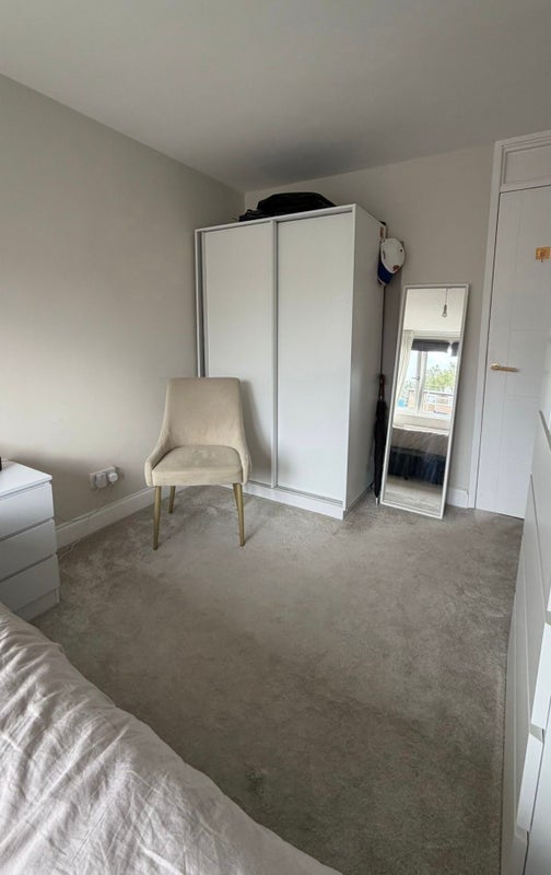Room Rawreth Walk in Greater London