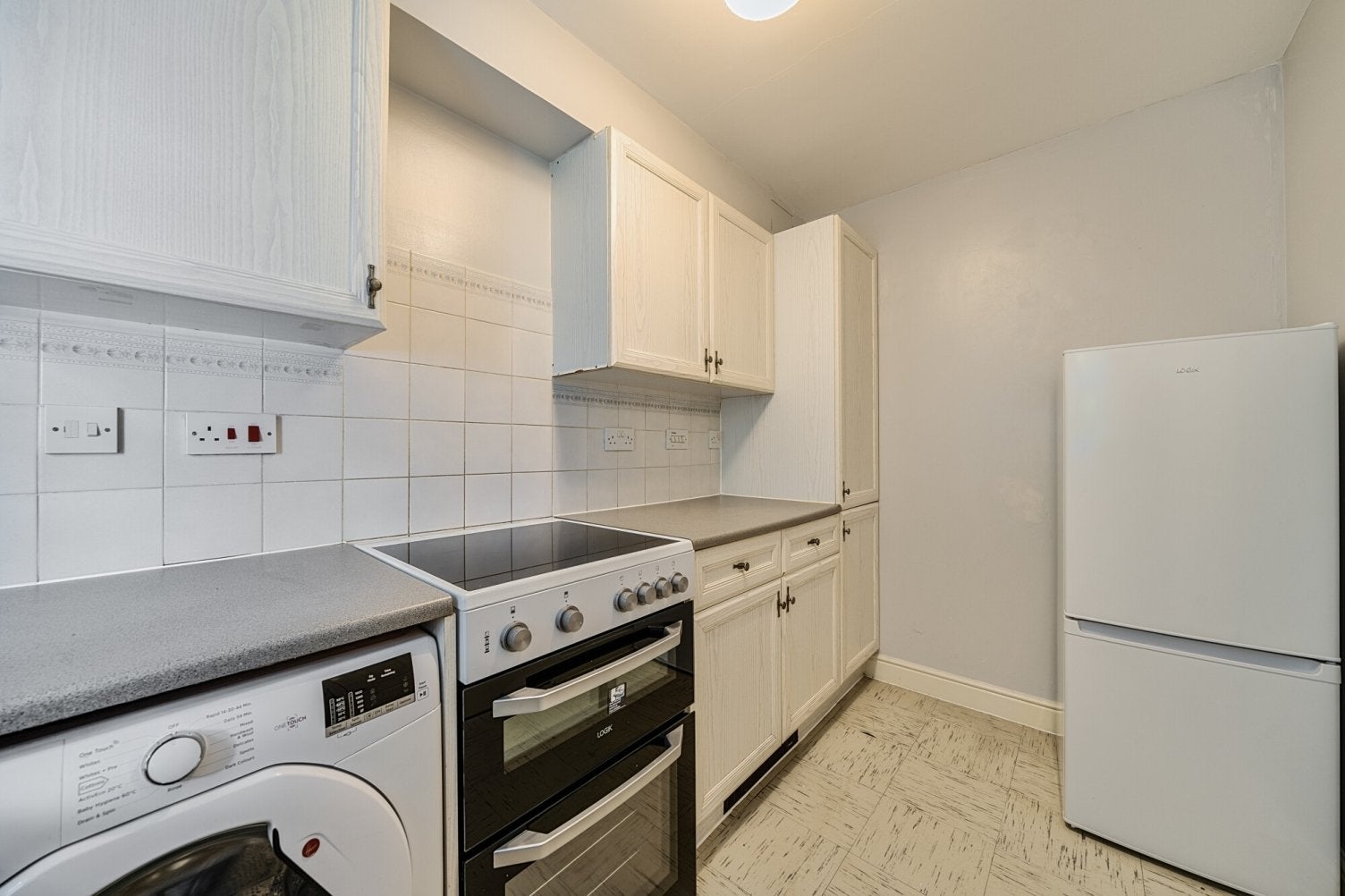 Flat Clarence Road in Greater London