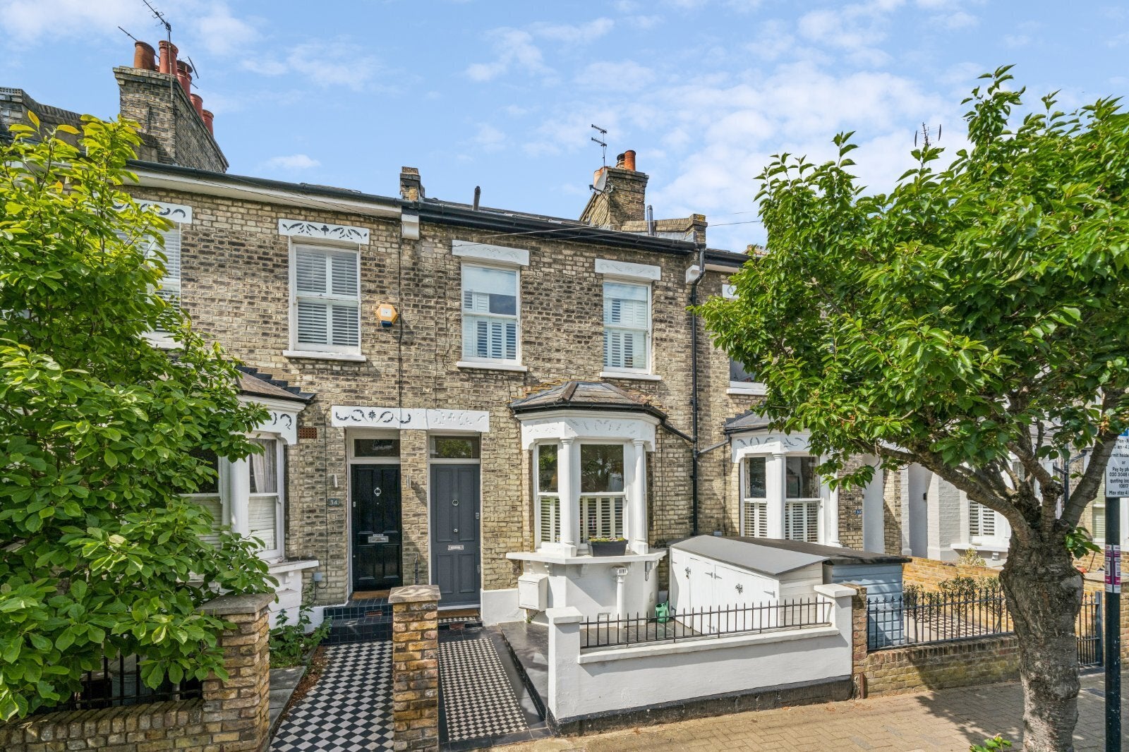 House Fullerton Road in Greater London