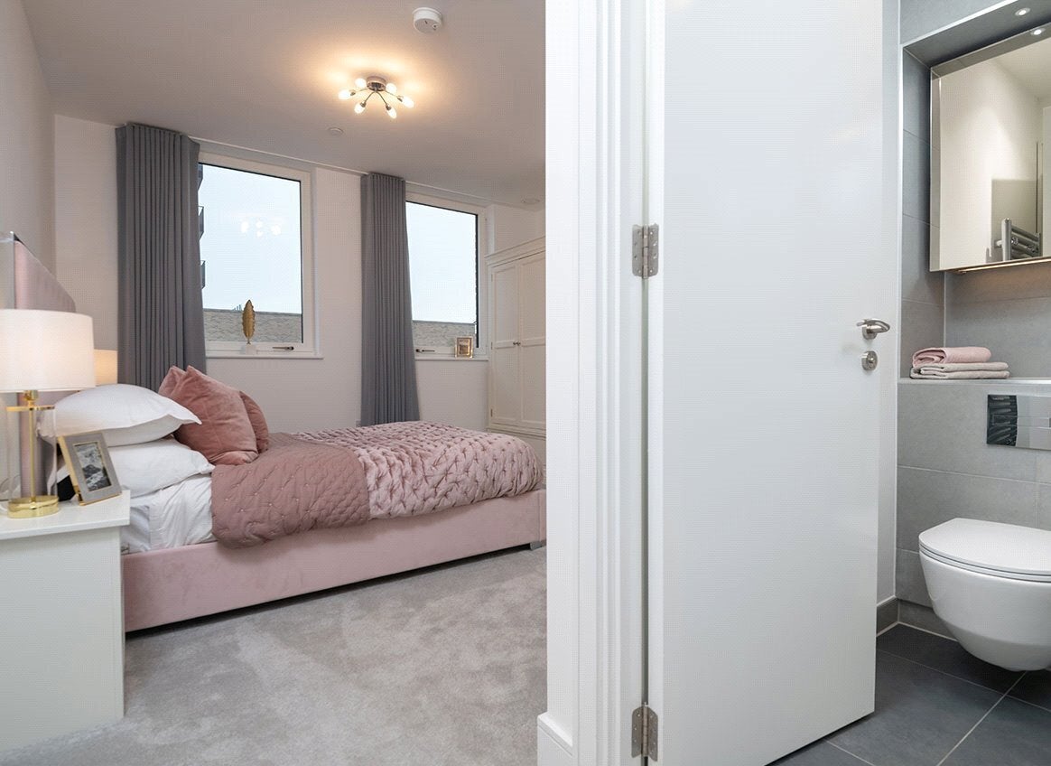 Flat Merrick Road in Greater London