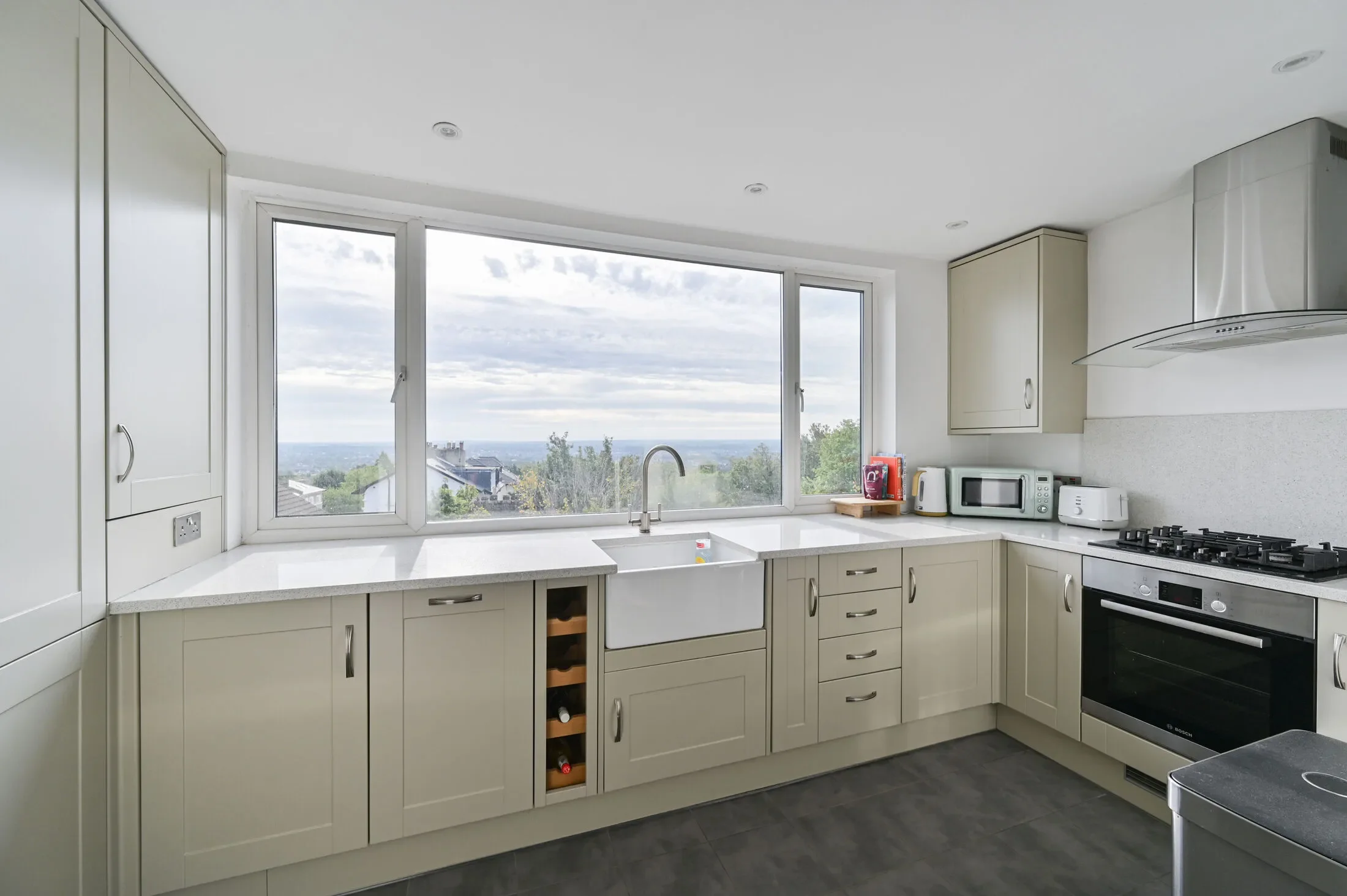 Flat Tudor Road in Greater London