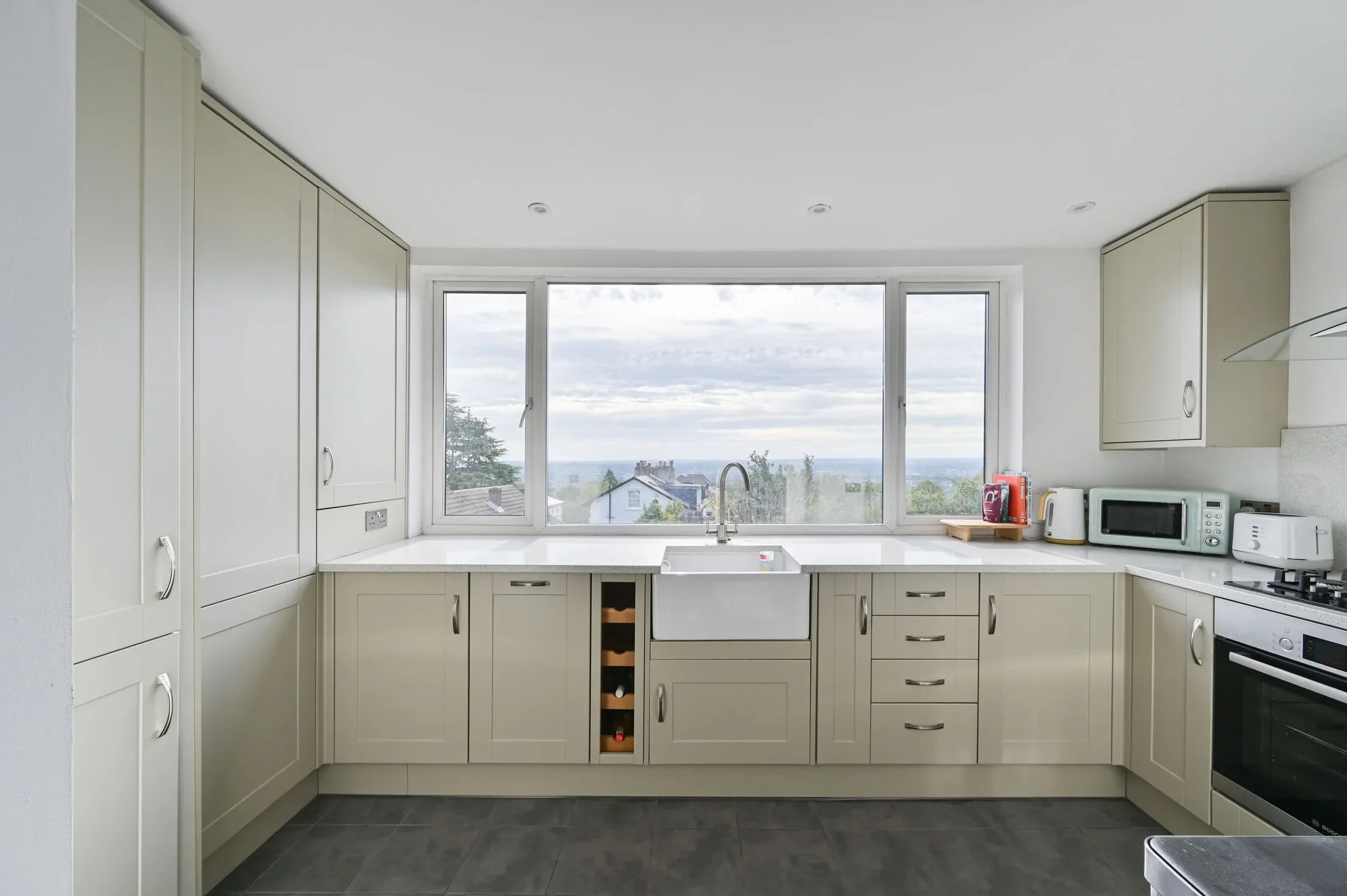 Flat Tudor Road in Greater London
