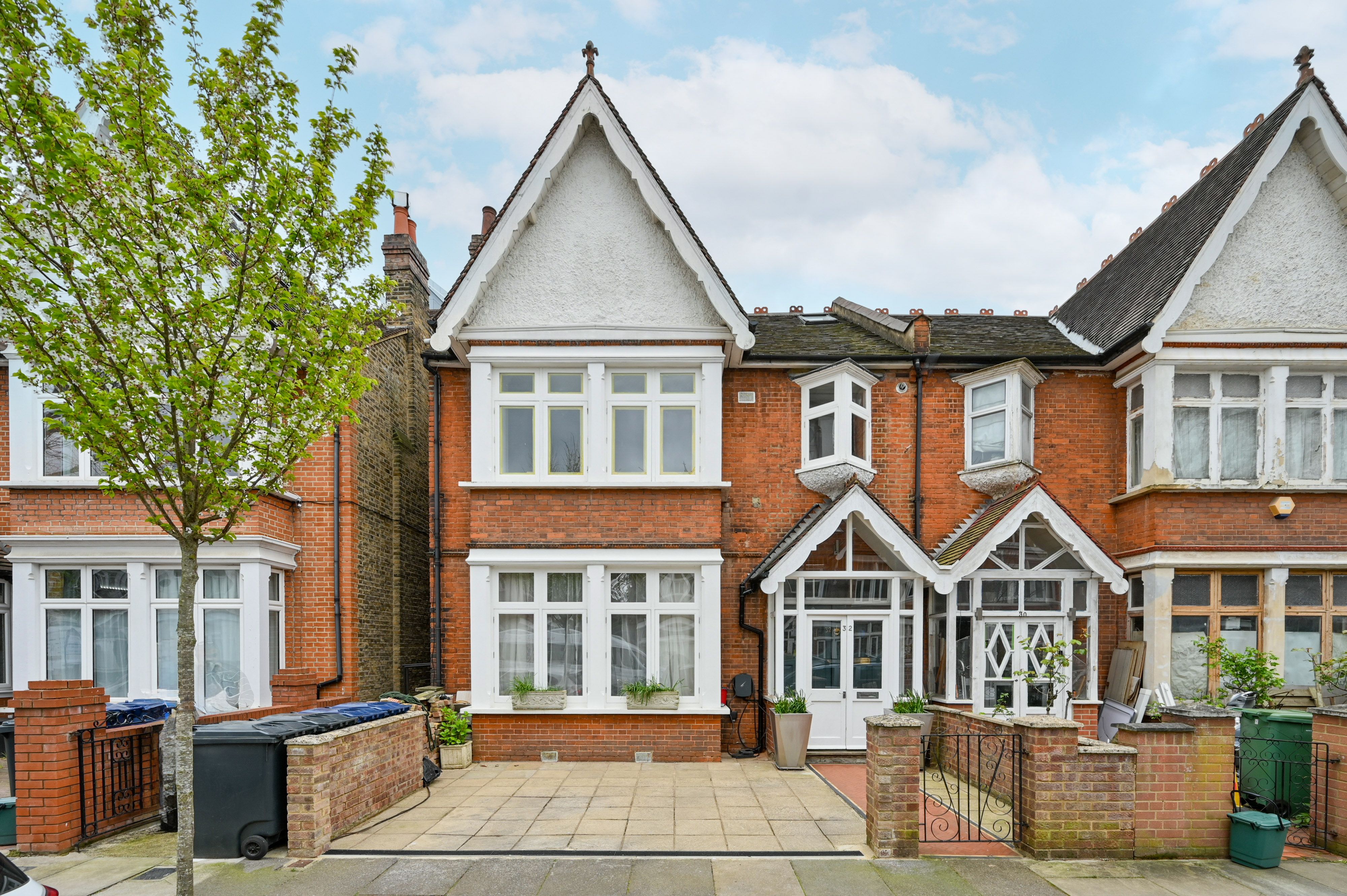Flat Craven Road in Greater London