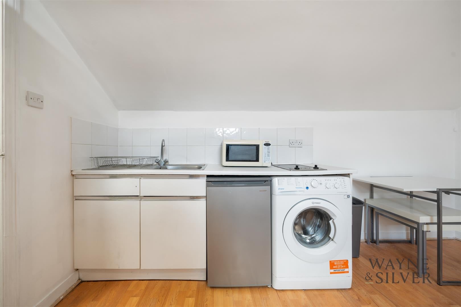Flat Roderick Road in Greater London