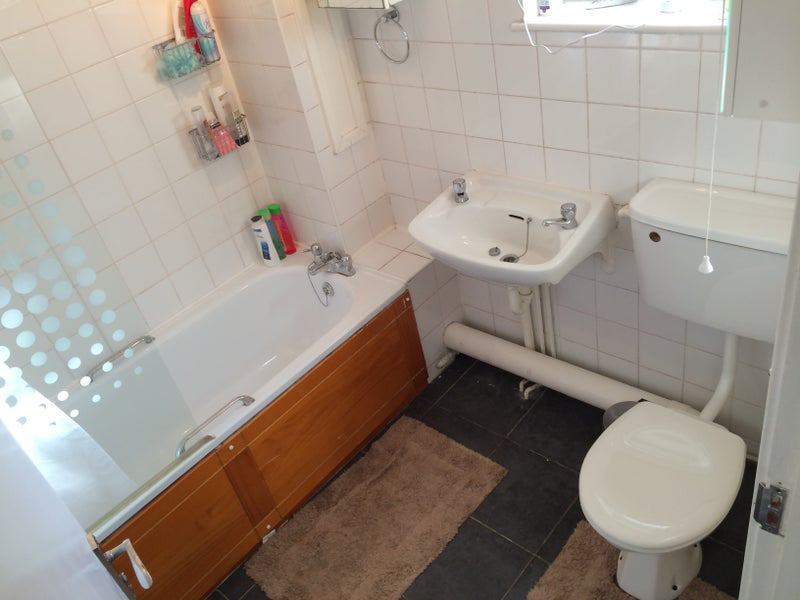 Room Athol Square in Greater London