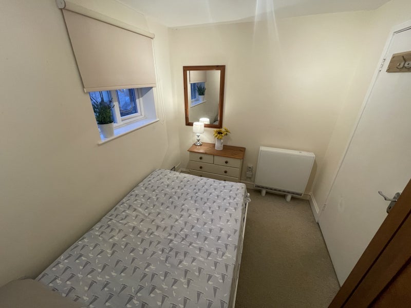Room Athol Square in Greater London