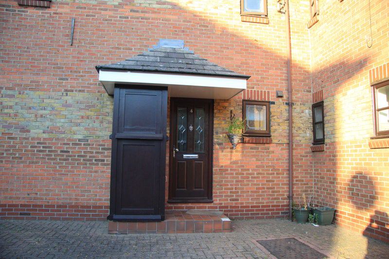 Room Athol Square in Greater London
