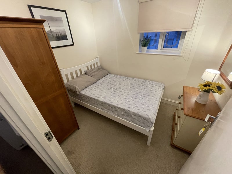 Room Athol Square in Greater London