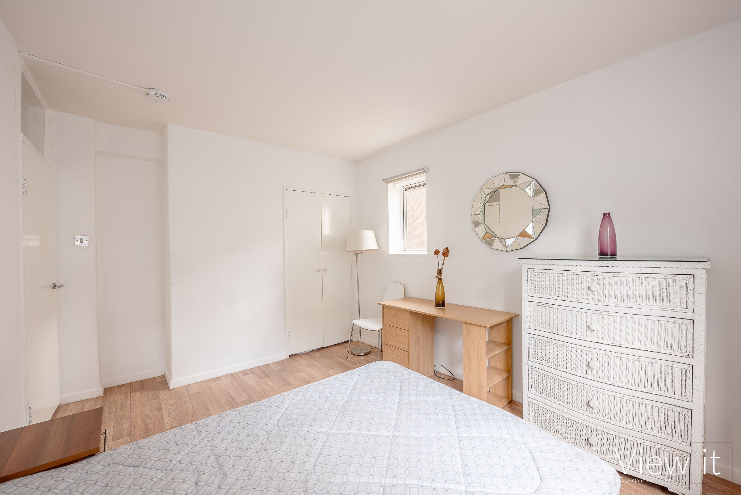 Flat Warwick Way in City of Westminster