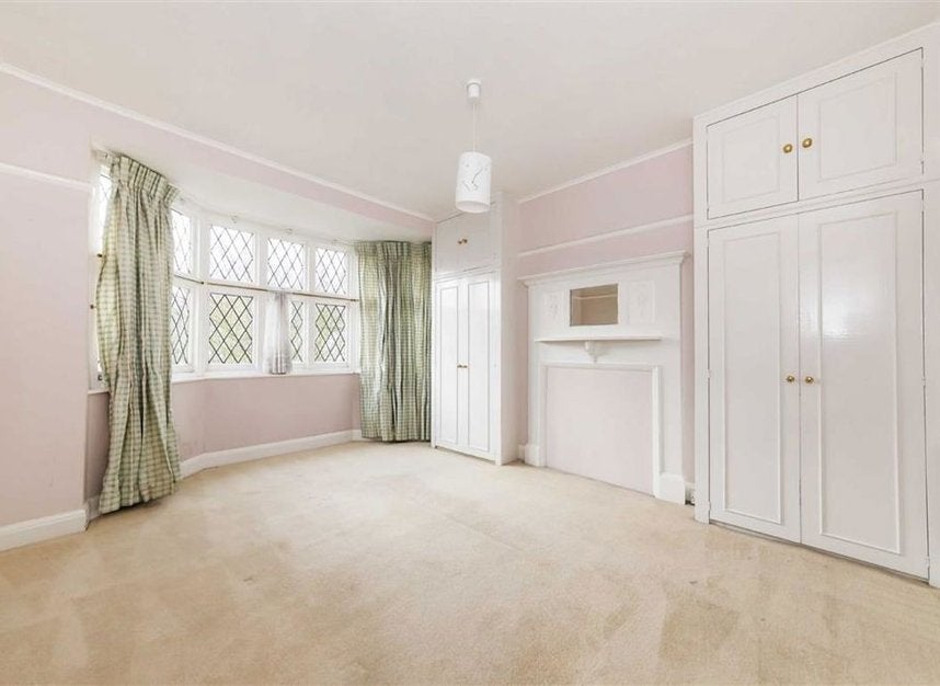 House West Park Avenue in Greater London