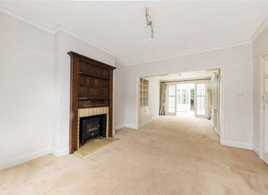 House West Park Avenue in Greater London