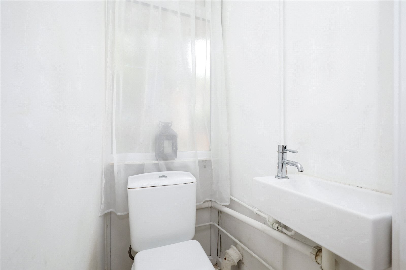 Flat Petersfield Rise in Greater London