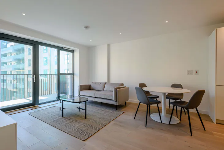 Flat Tewkesbury Road in Greater London