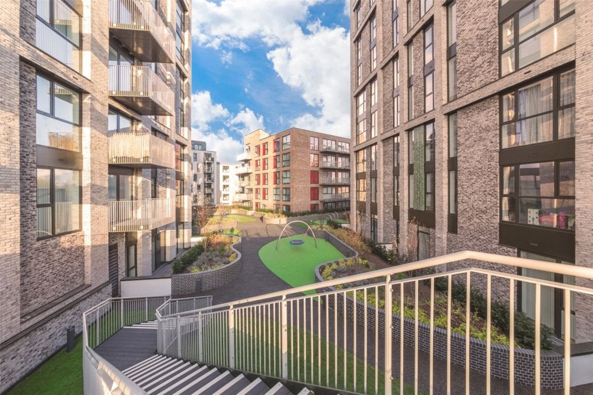 Flat Caxton Street North in Greater London
