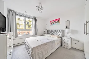 Flat Eden Grove in Greater London