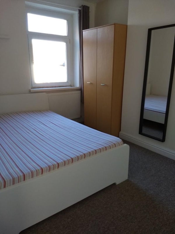 Room Donald Street in Cardiff