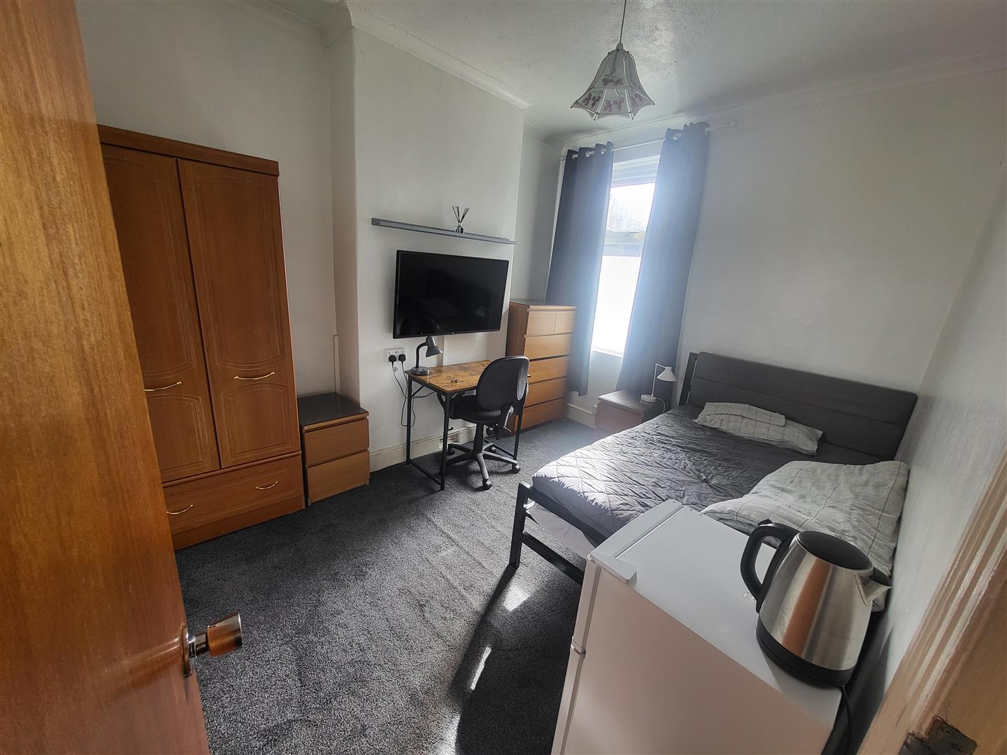 Room Cowbridge Road in Bridgend