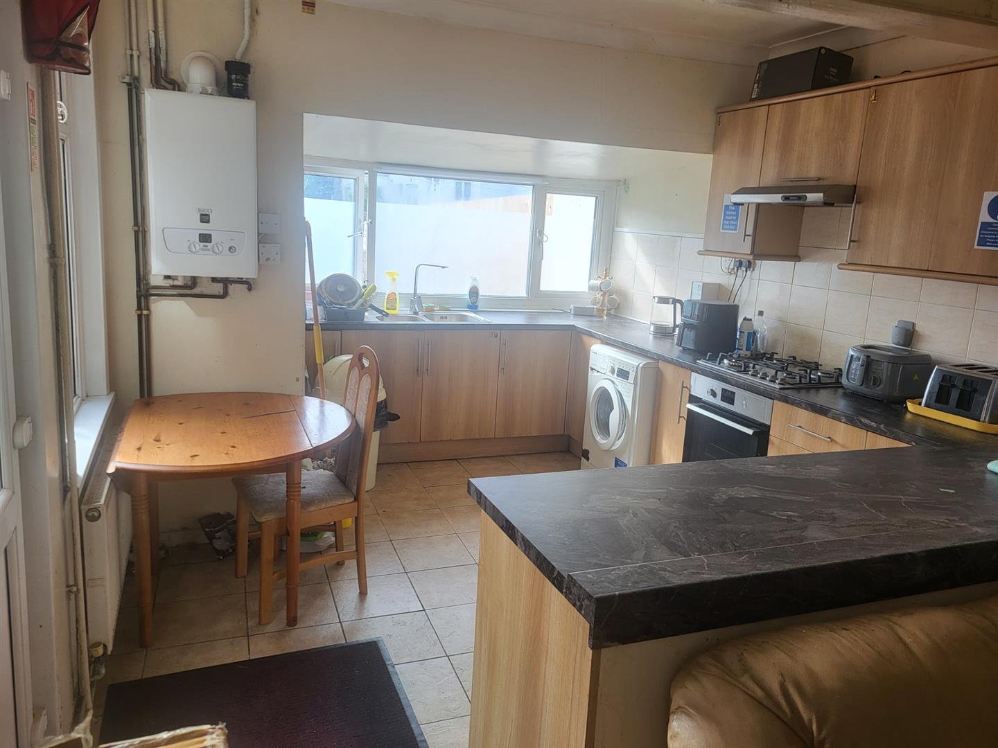 Room Cowbridge Road in Bridgend