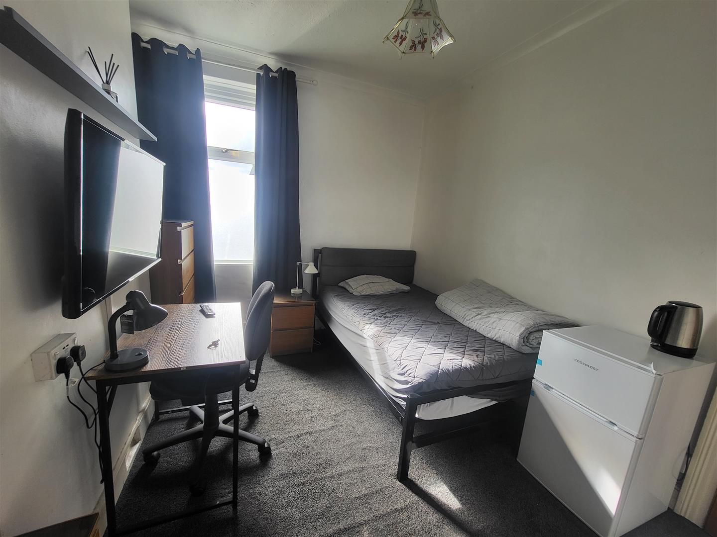 Room Cowbridge Road in Bridgend