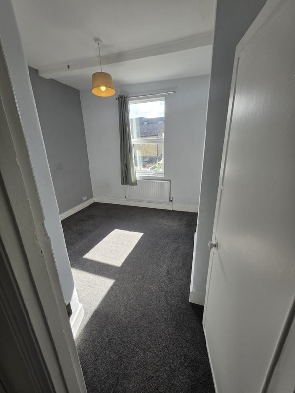 Room London Road in Greater London