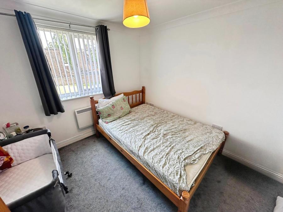 Flat Fellowes Road in Peterborough