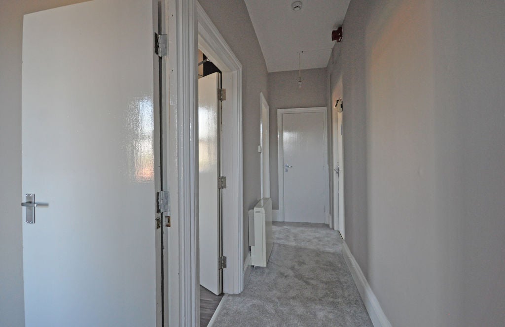 Flat Oakfield Road in Newport