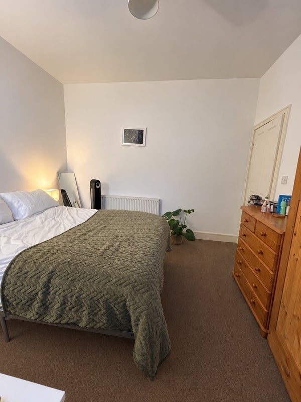 Room Mantilla Road in Greater London