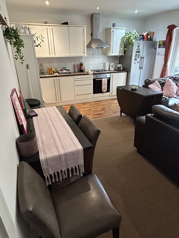 Room Mantilla Road in Greater London