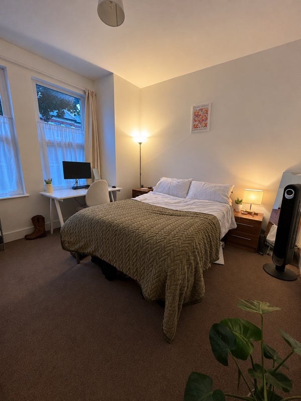 Room Mantilla Road in Greater London