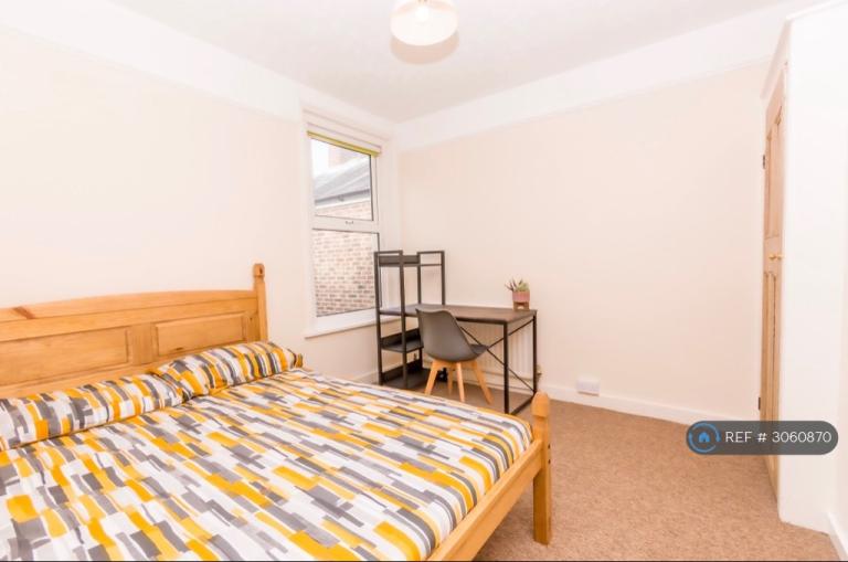 Room Bramble Road in Portsmouth
