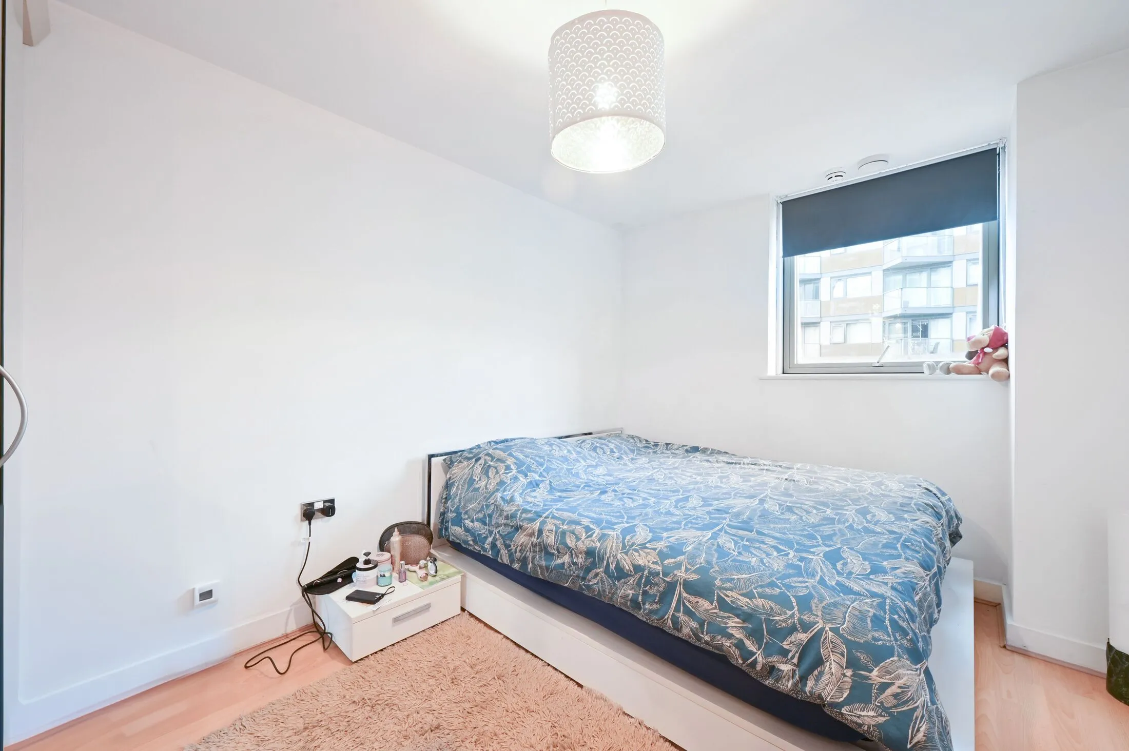 Flat Blackwall Way in Greater London