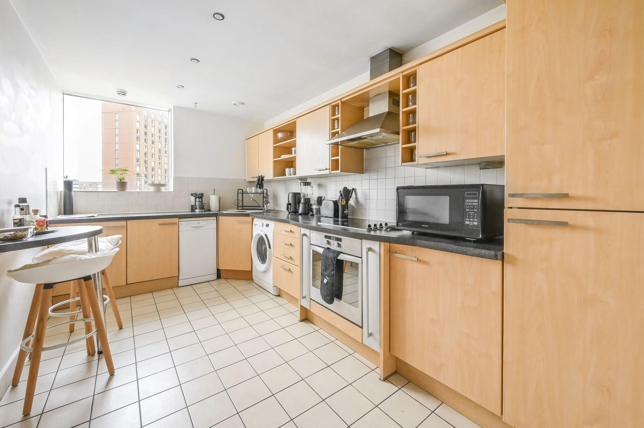 Flat Blackwall Way in Greater London