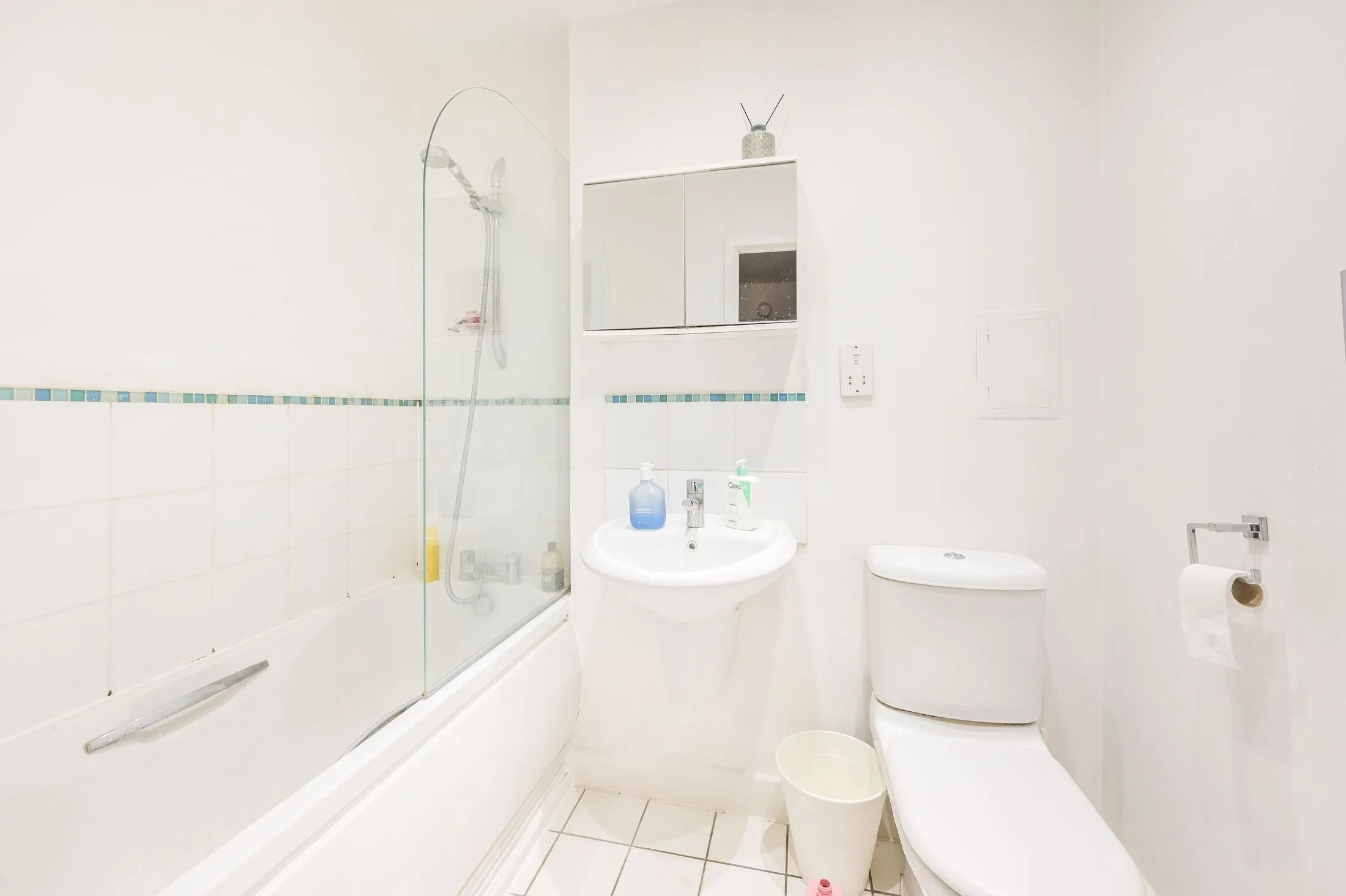Flat Blackwall Way in Greater London
