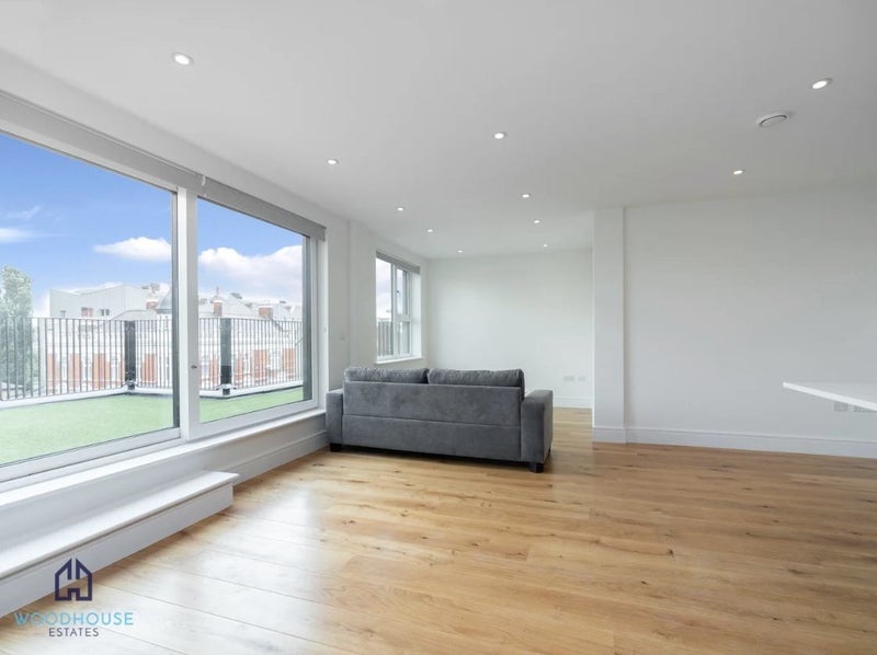 Flat Kilburn High Road in Greater London