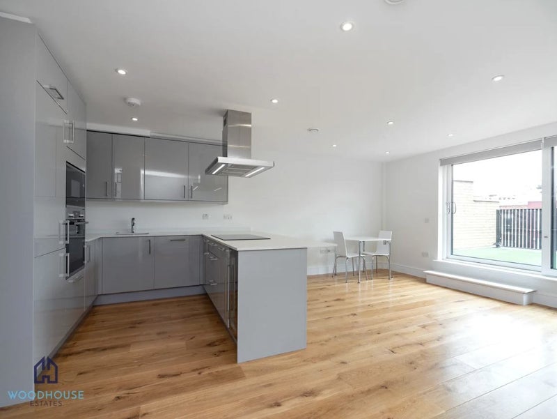 Flat Kilburn High Road in Greater London