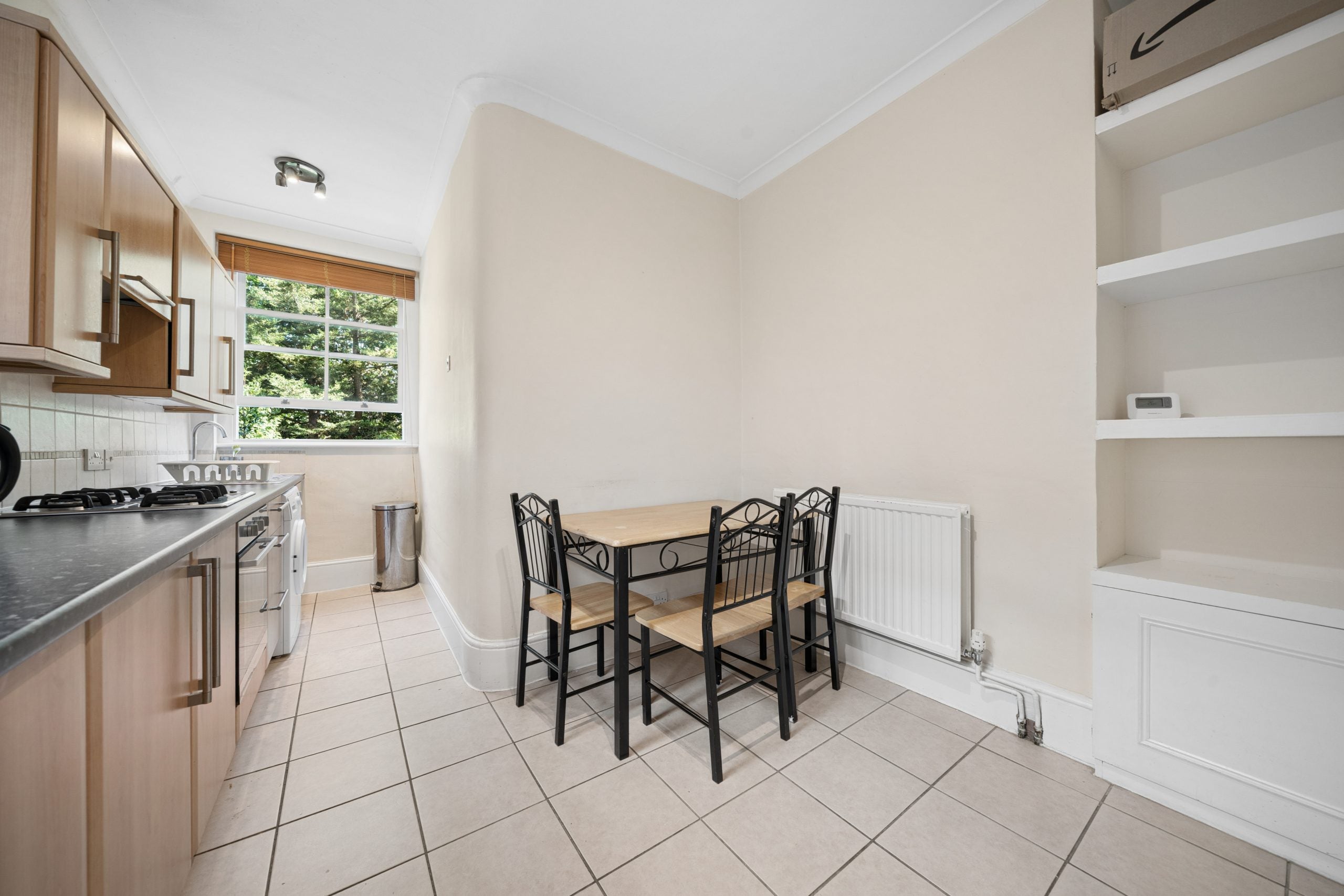 Flat Hargrave Road in Greater London