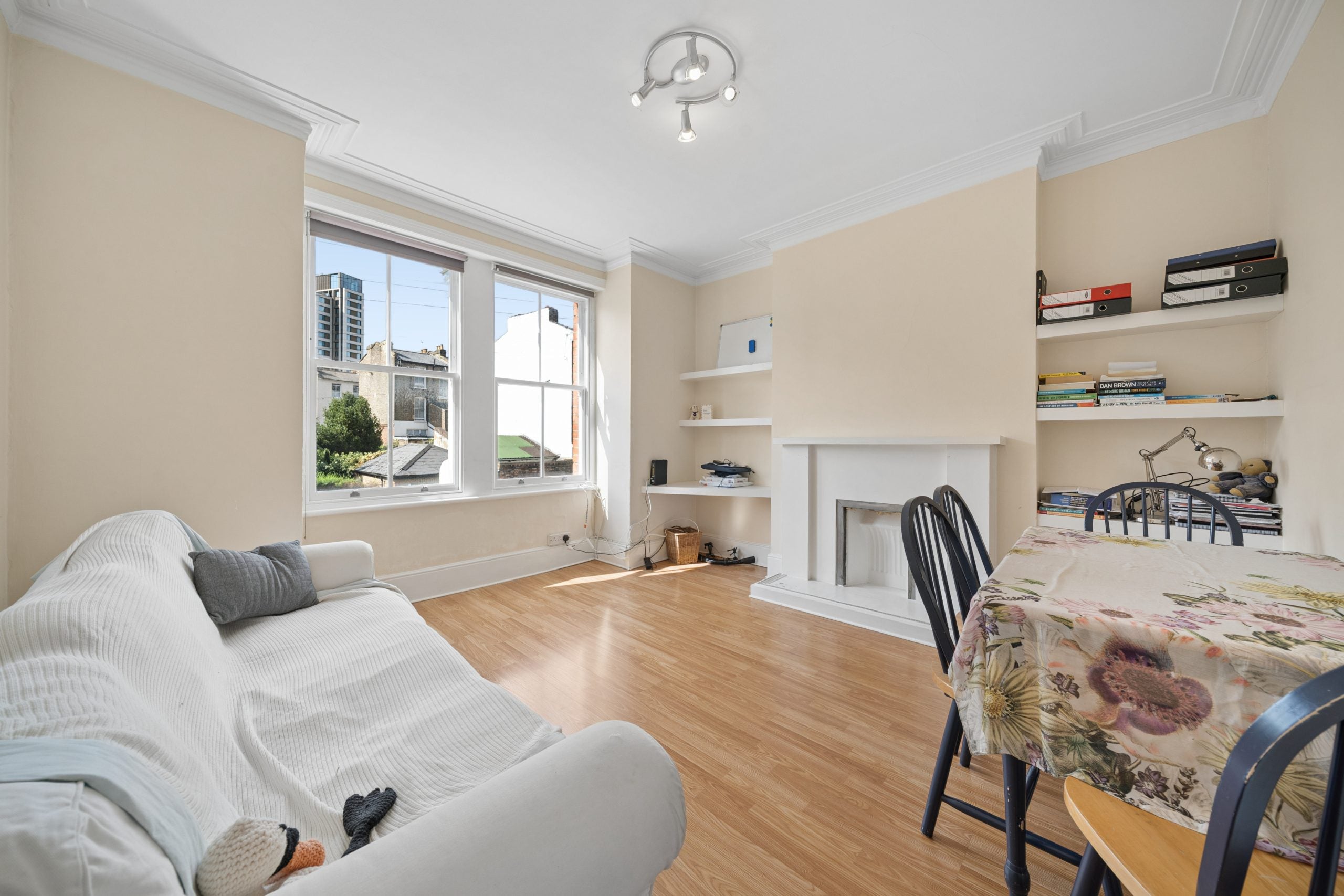 Flat Hargrave Road in Greater London