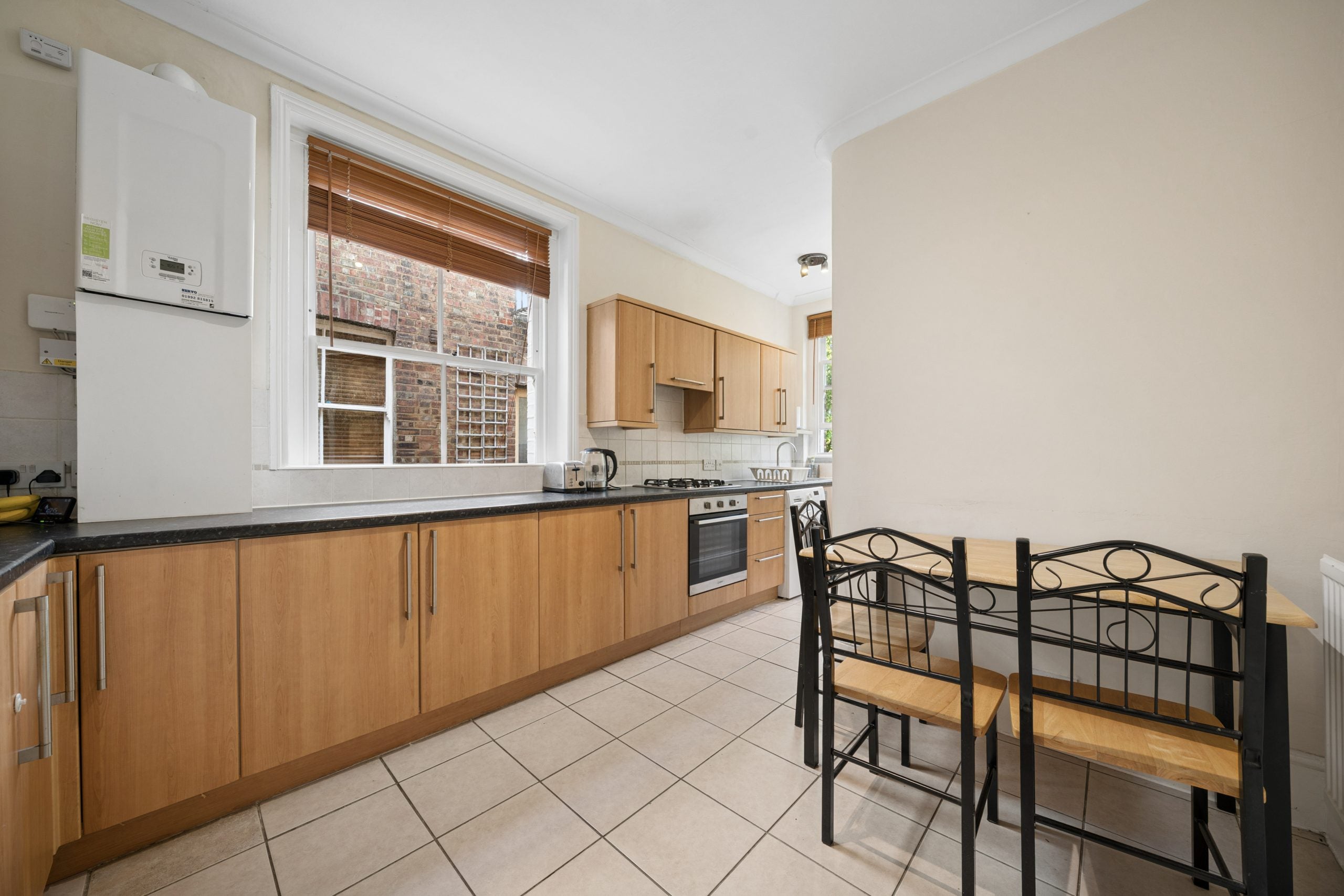 Flat Hargrave Road in Greater London