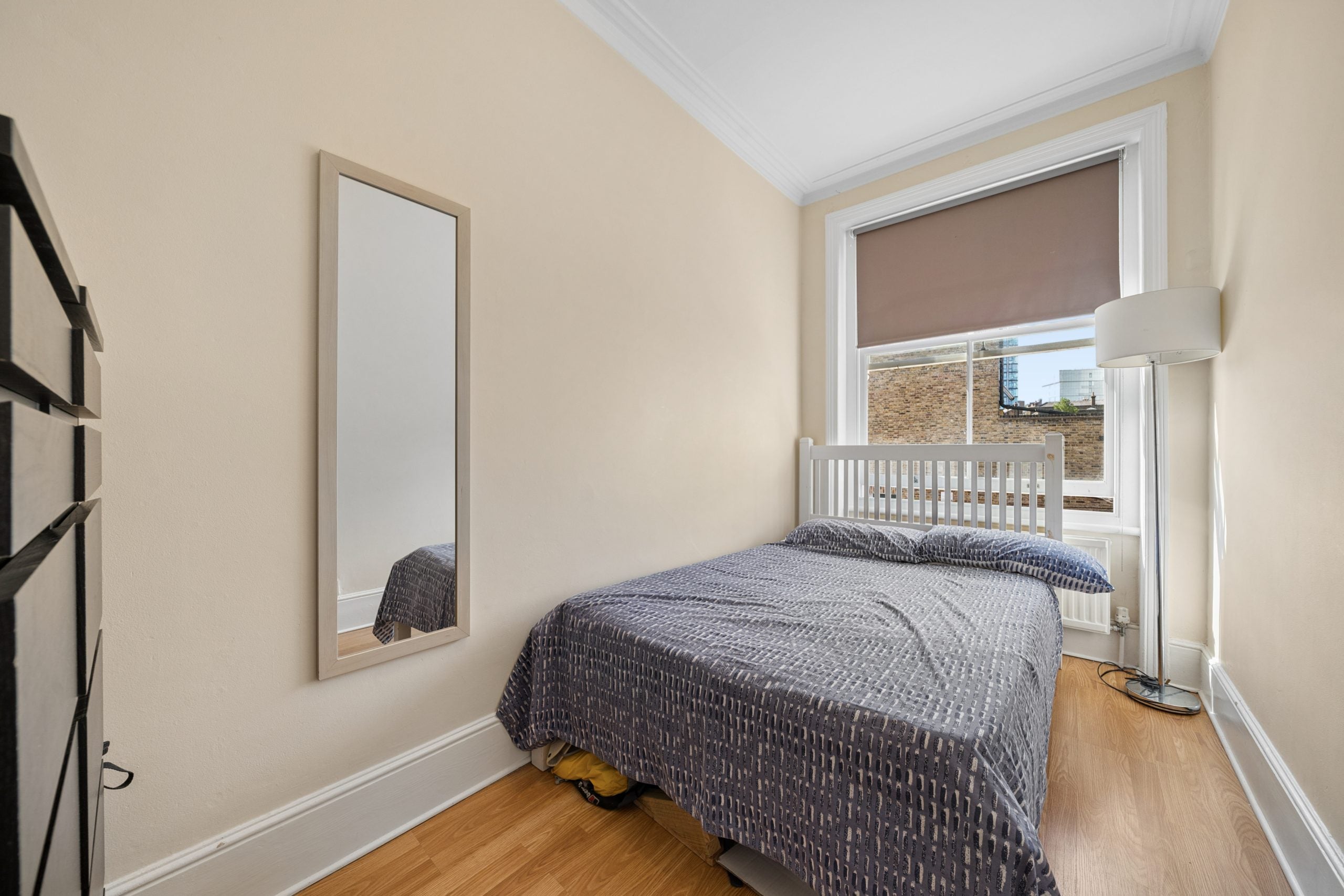 Flat Hargrave Road in Greater London