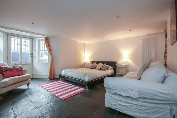 Flat Alconbury Road in Greater London