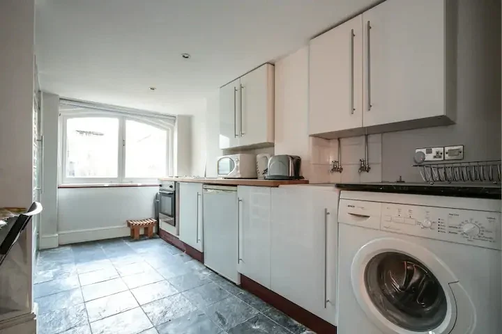 Flat Alconbury Road in Greater London