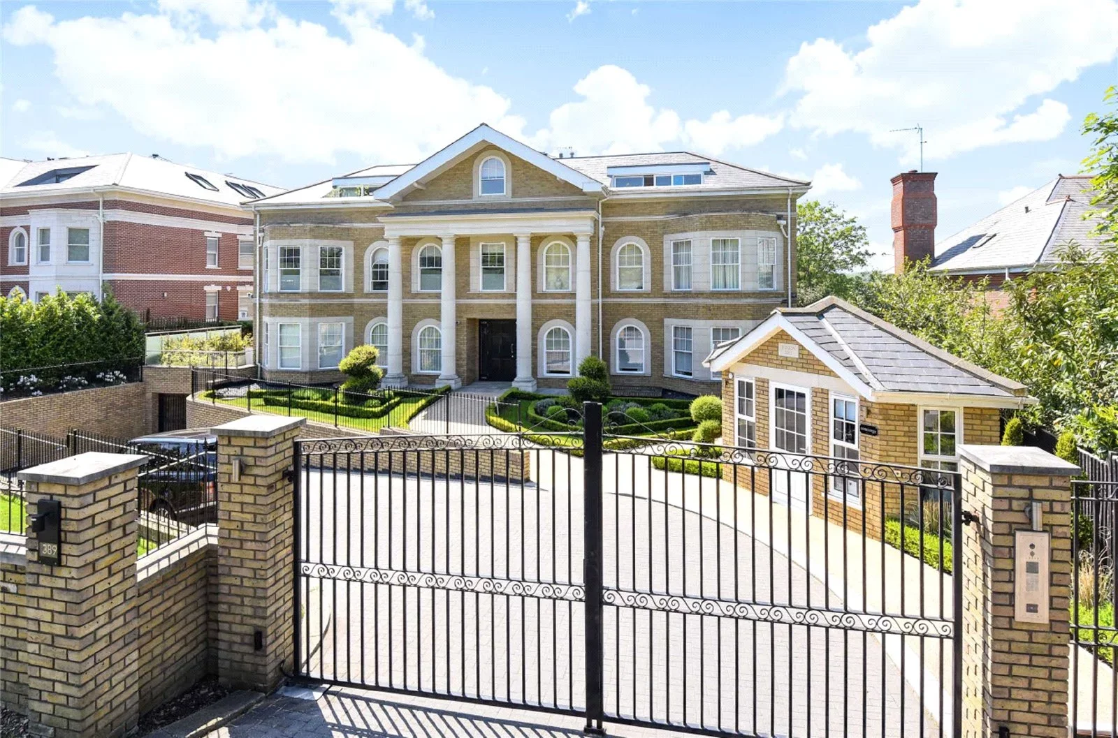 Flat Cockfosters Road in Greater London