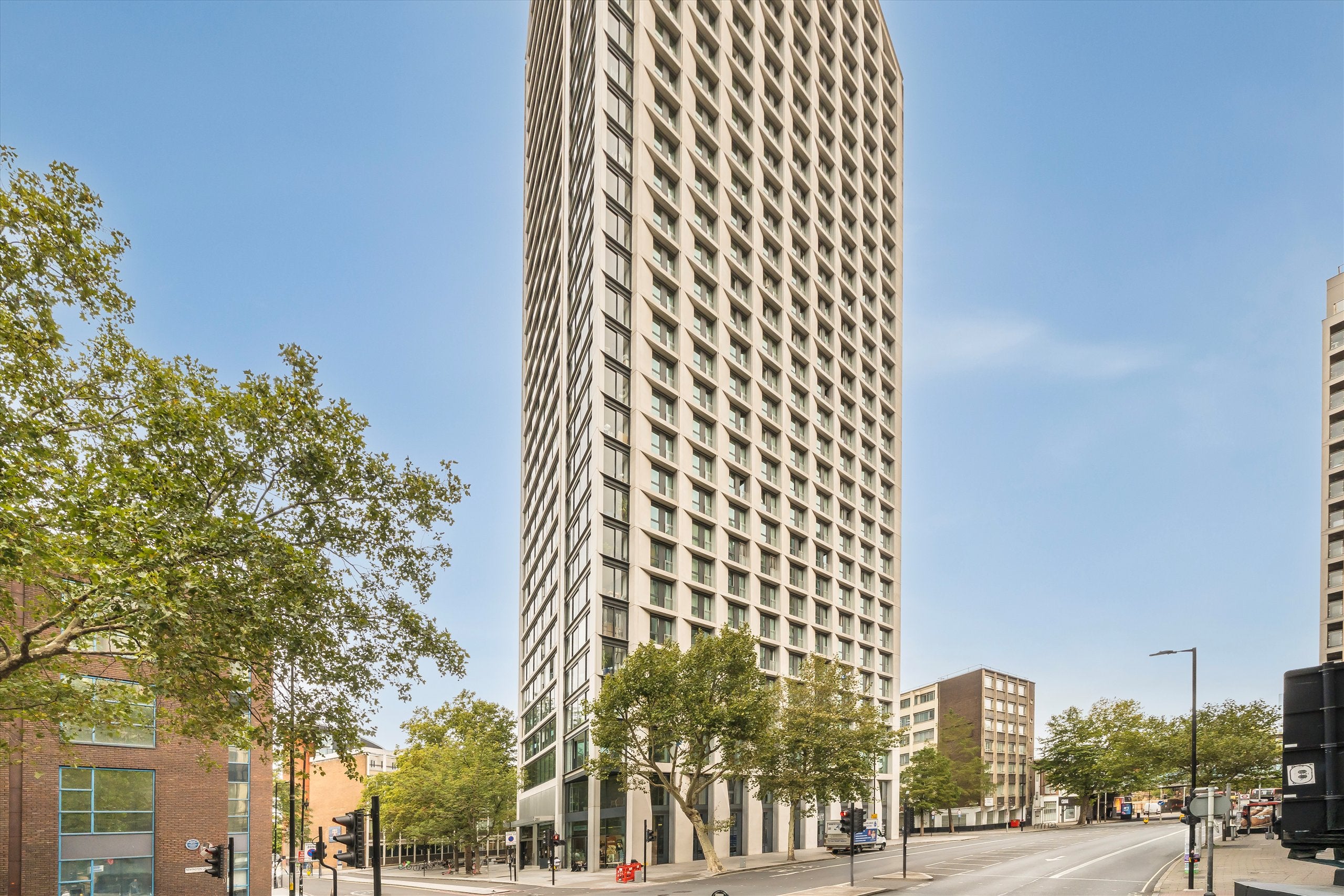 Flat Southwark Bridge Road in Greater London